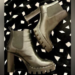 Antonio Melani chunky sole Chelsea boots